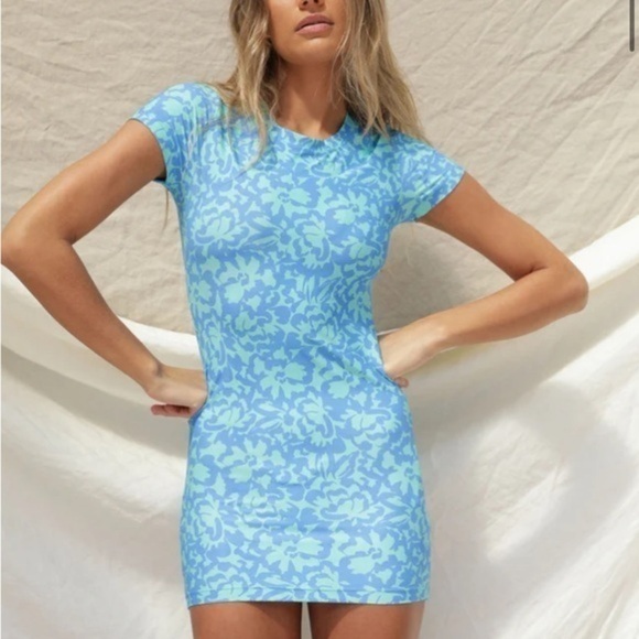 NWT Stone Fox Swim Bambi Baby Tee Dress in size M, ocean bloom print - Picture 1 of 8